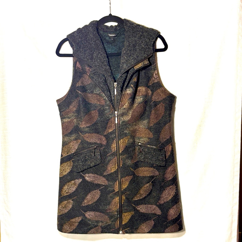 Elegant Women's Leaf Patterned Zip-Up Vest
